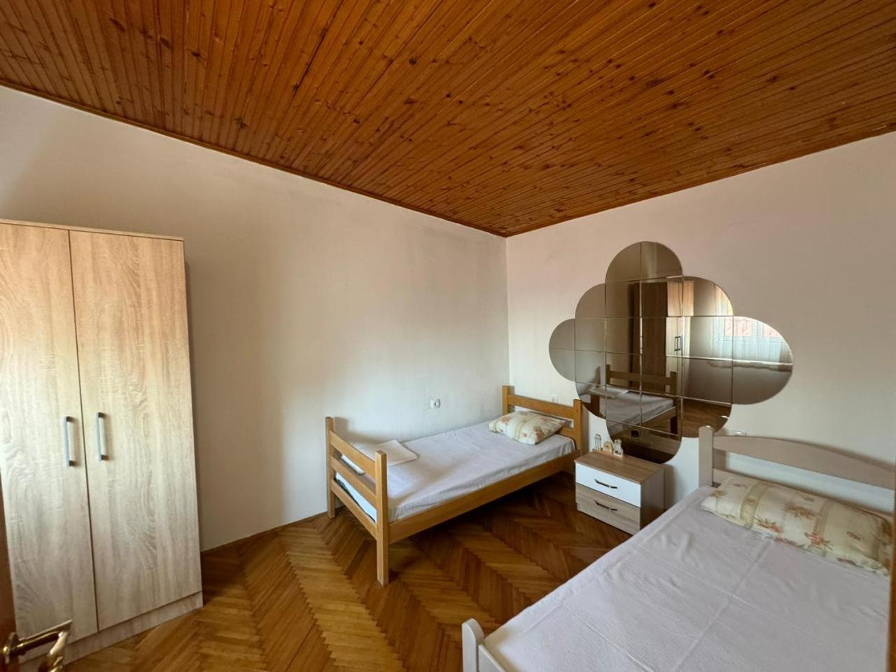 פודגוריצה Vlado Apartments מראה חיצוני תמונה